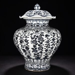 Ming Dynasty Hongwu blue and white flower lotus leaf covered jar