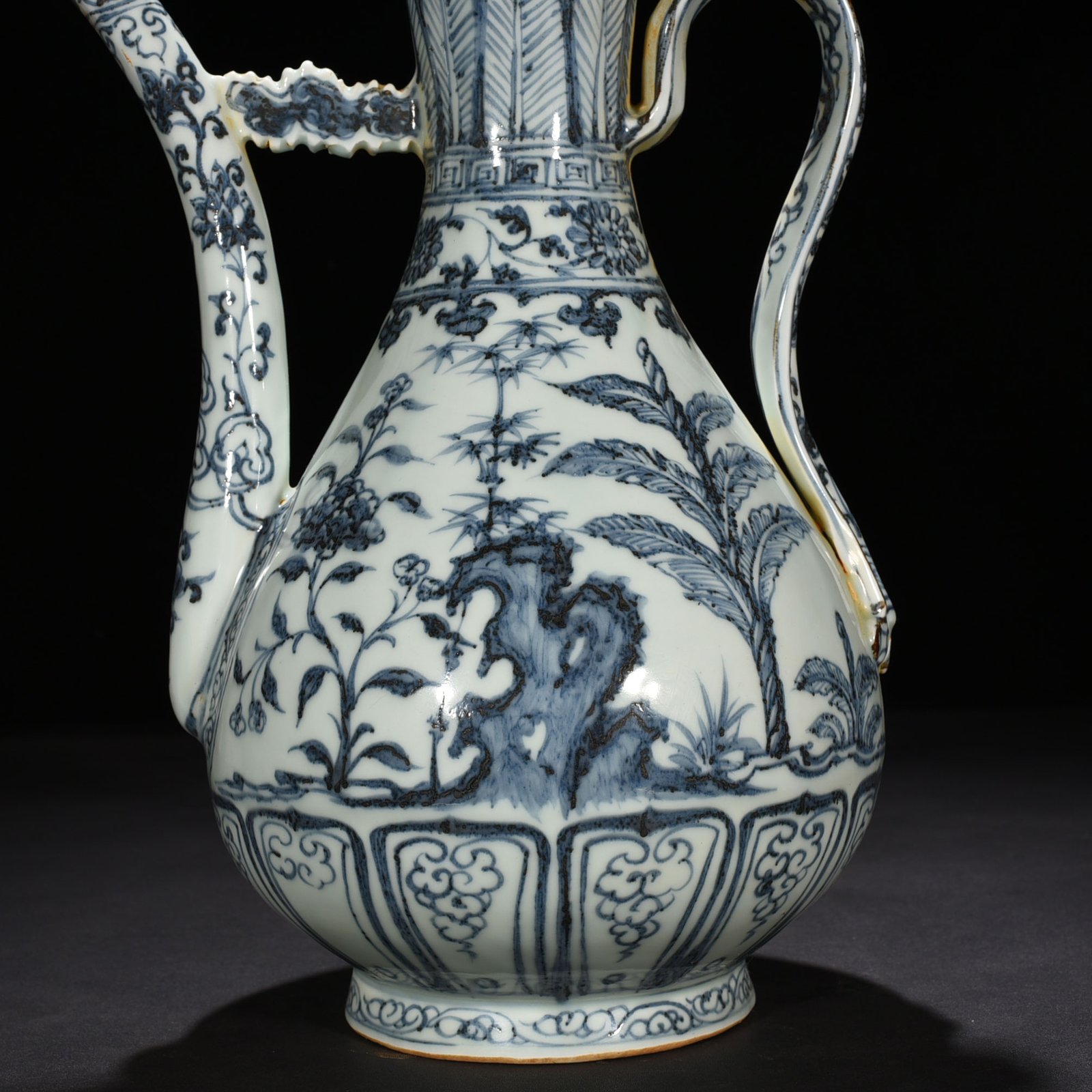 Ming Dynasty Hongwu blue and white floral banana leaf ewer