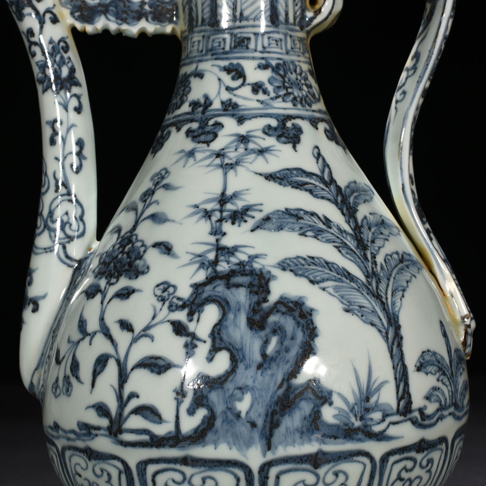 Ming Dynasty Hongwu blue and white floral banana leaf ewer