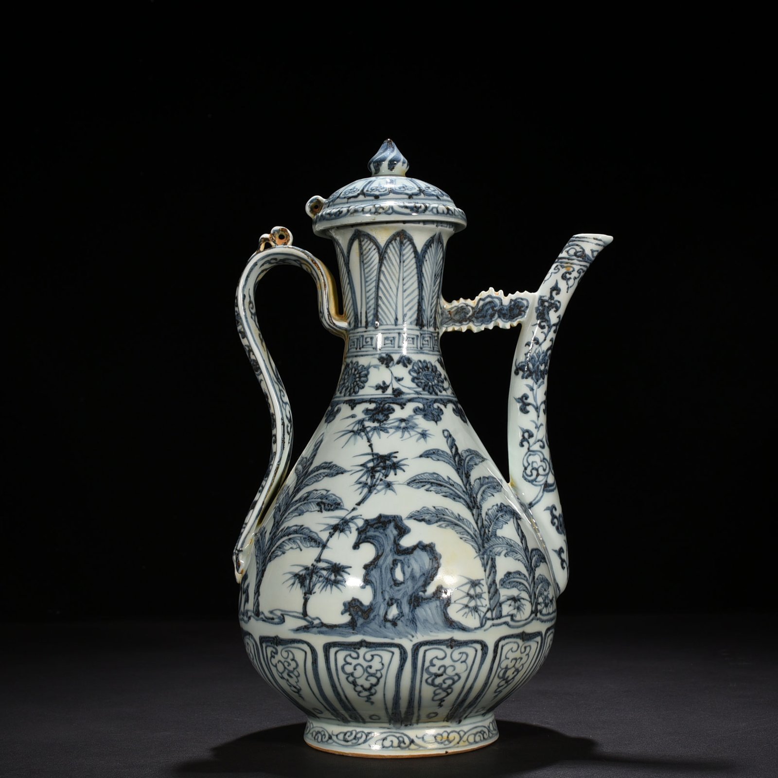 Ming Dynasty Hongwu blue and white floral banana leaf ewer