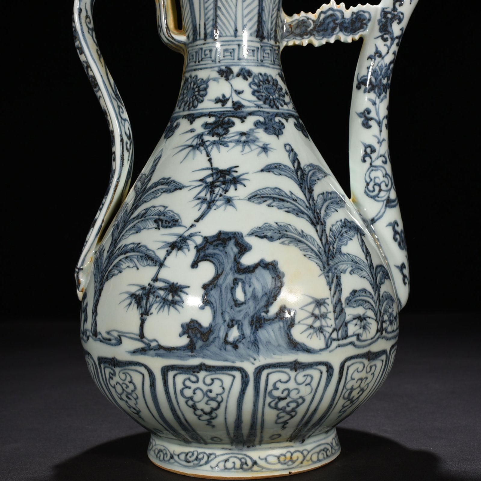 Ming Dynasty Hongwu blue and white floral banana leaf ewer