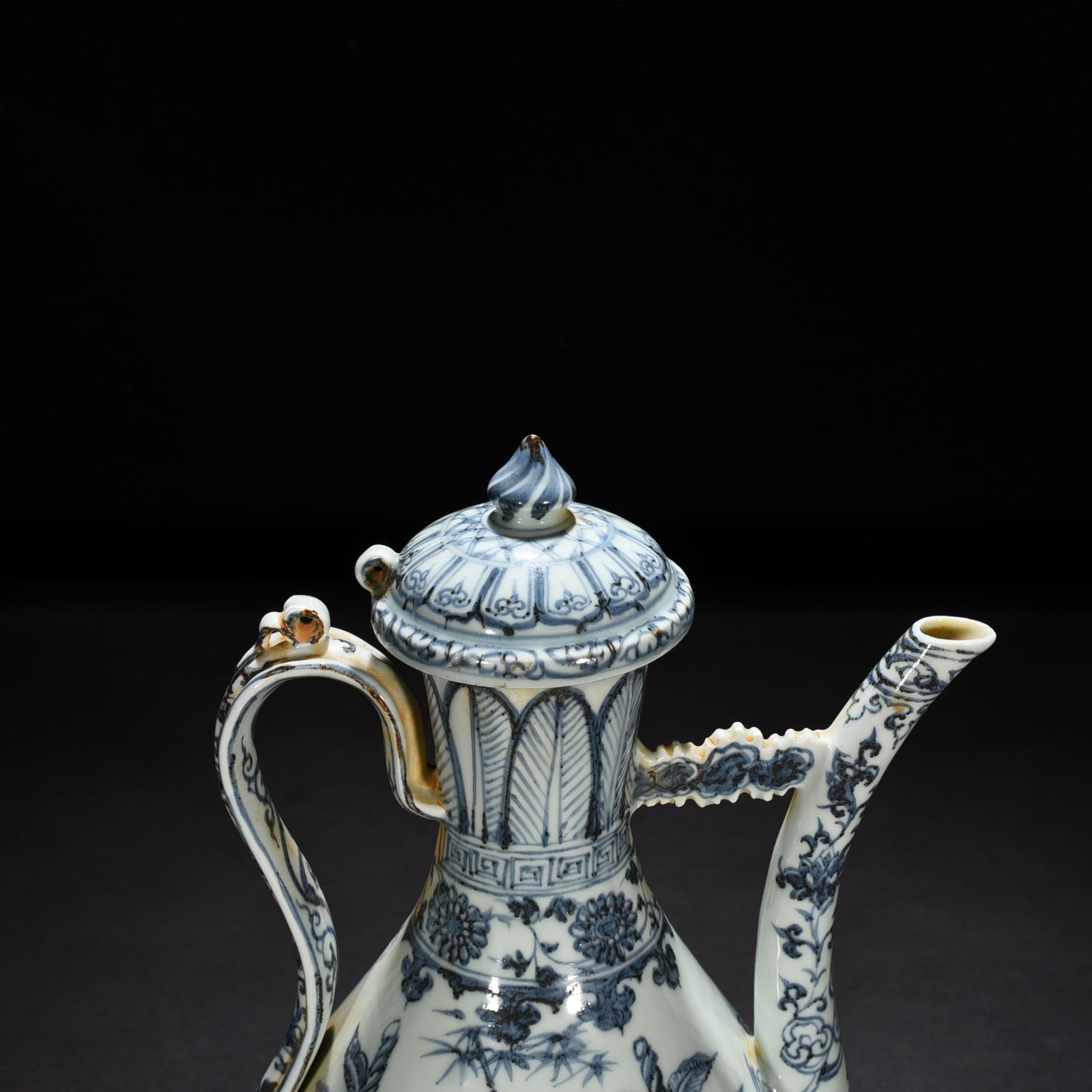 Ming Dynasty Hongwu blue and white floral banana leaf ewer