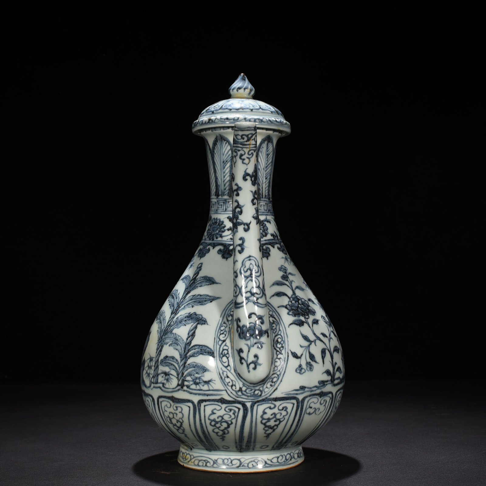 Ming Dynasty Hongwu blue and white floral banana leaf ewer