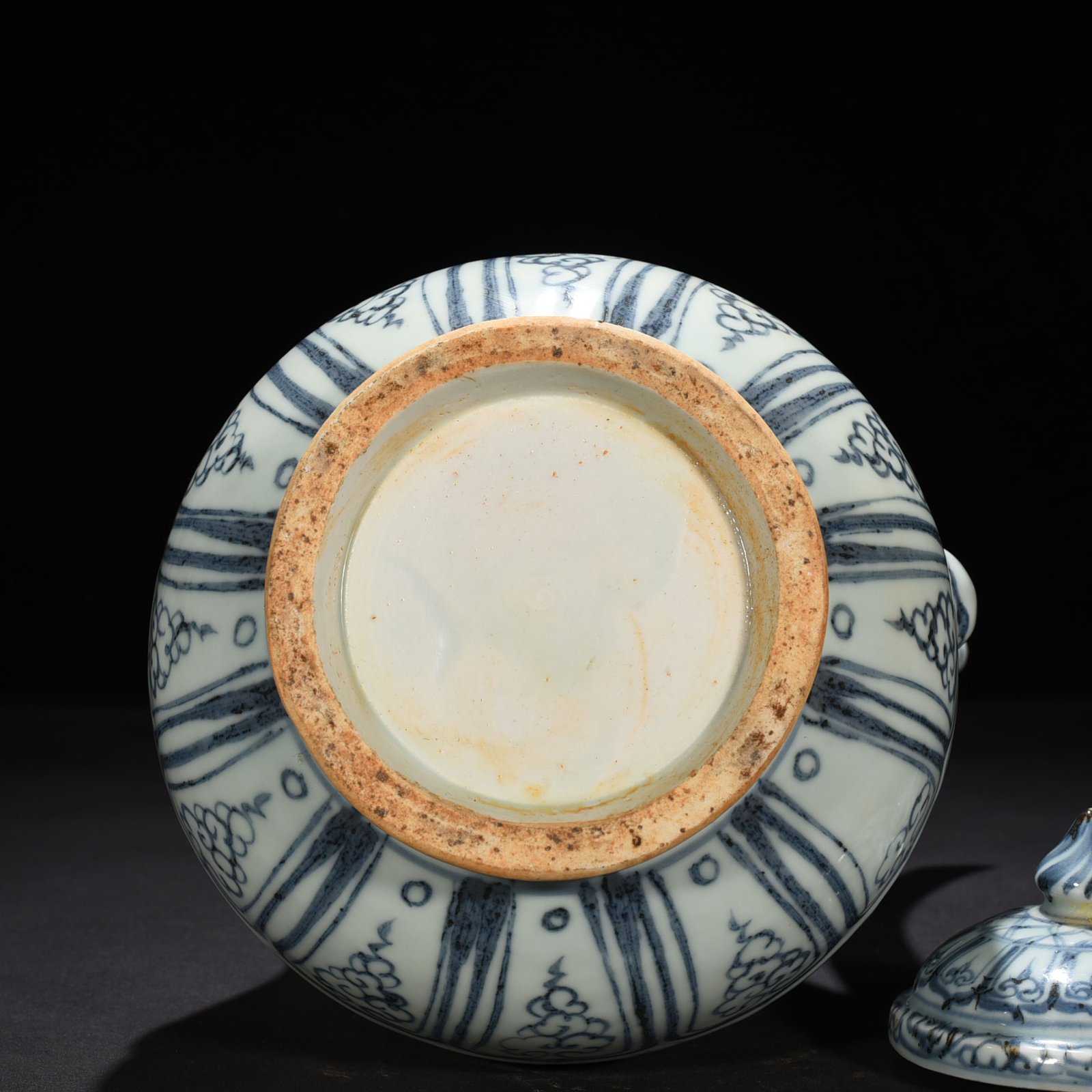 Ming Dynasty Hongwu blue and white floral banana leaf ewer