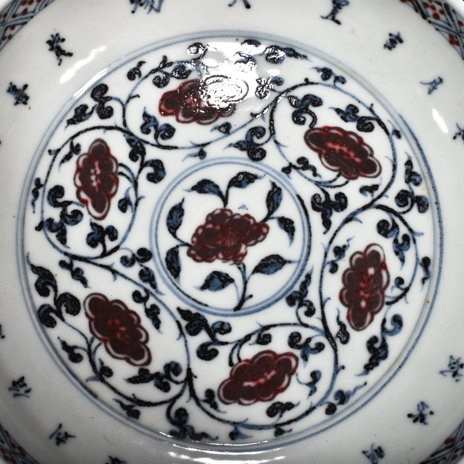 Ming Dynasty Hongwu blue and white underglaze red flower plate