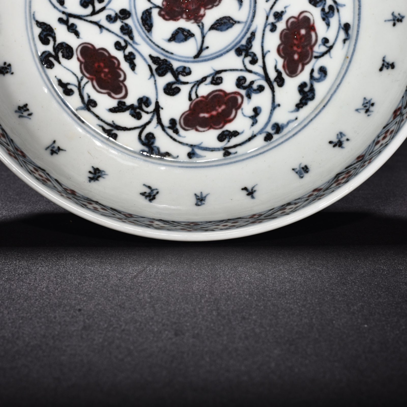Ming Dynasty Hongwu blue and white underglaze red flower plate