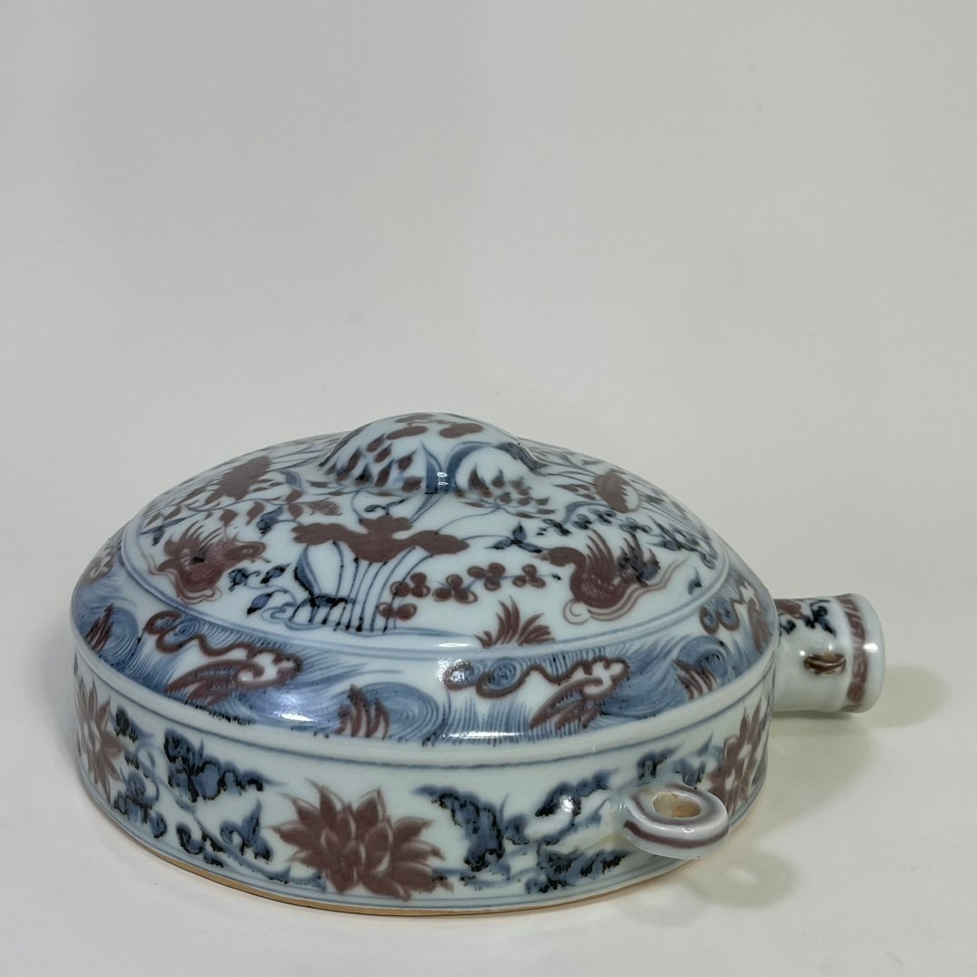 Ming Dynasty Hongwu blue and white underglaze red lotus pond mandarin duck lying pot wall pot