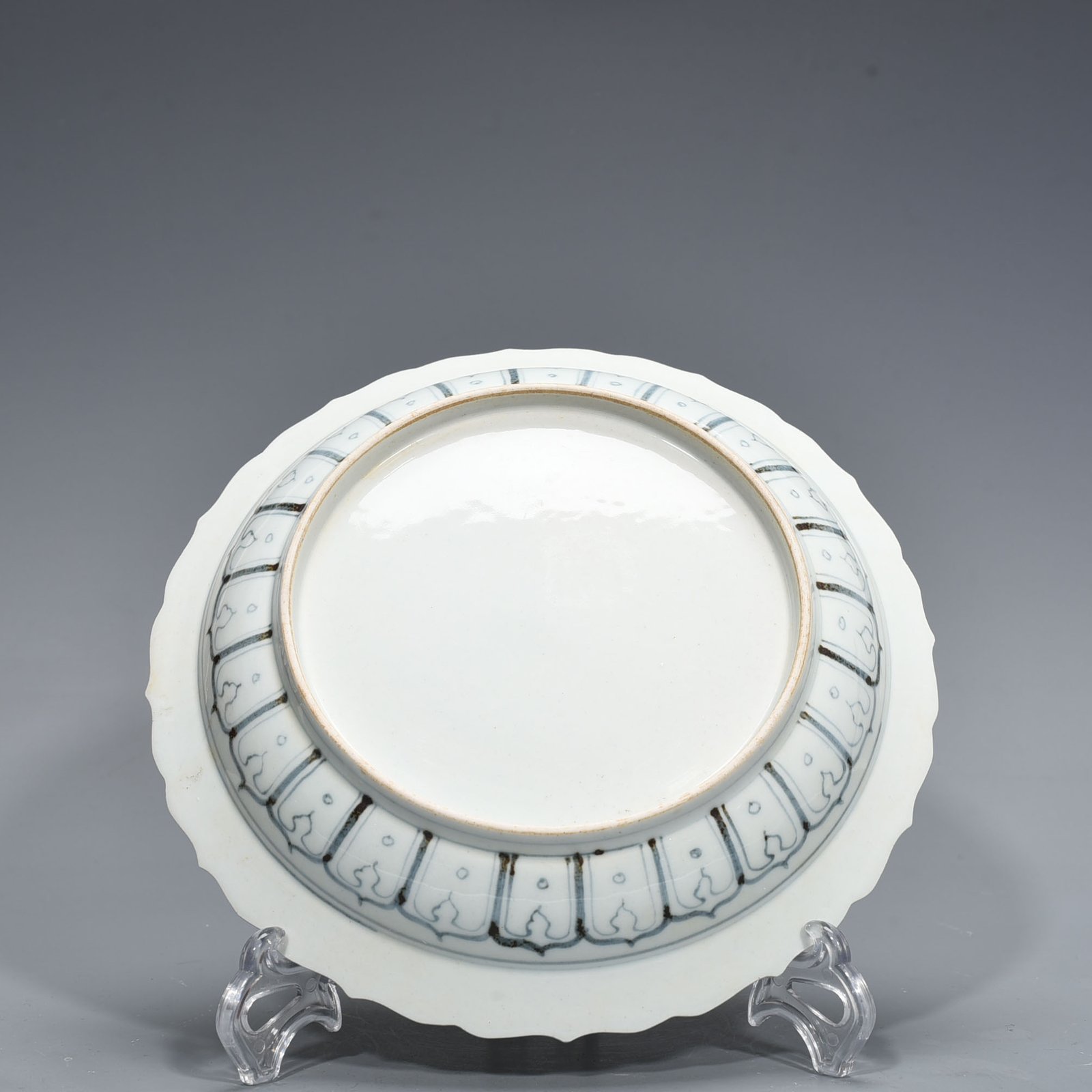 Ming Dynasty Hongwu blue and white dragon rhombus edge plate