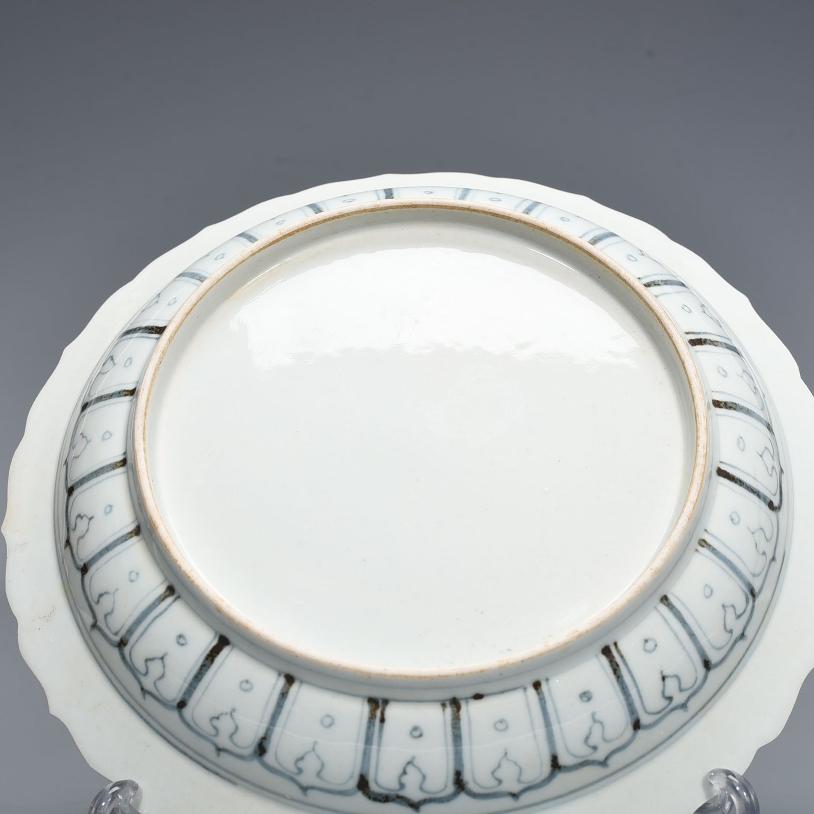 Ming Dynasty Hongwu blue and white dragon rhombus edge plate