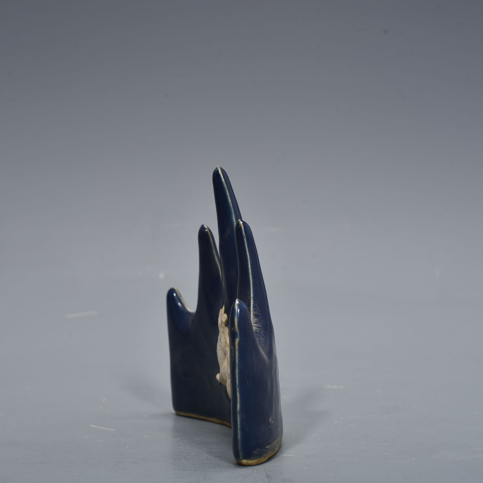 Ming Dynasty blue glaze unicorn pen holder