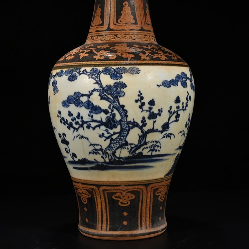 Ming Dynasty blank period blue and white pine bamboo and plum plate mouth bottle