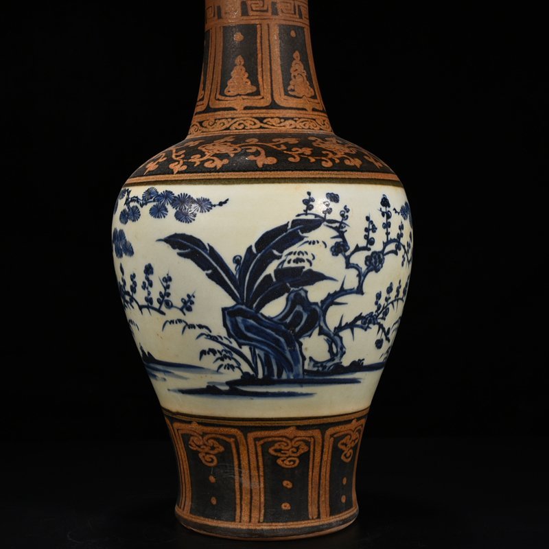 Ming Dynasty blank period blue and white pine bamboo and plum plate mouth bottle