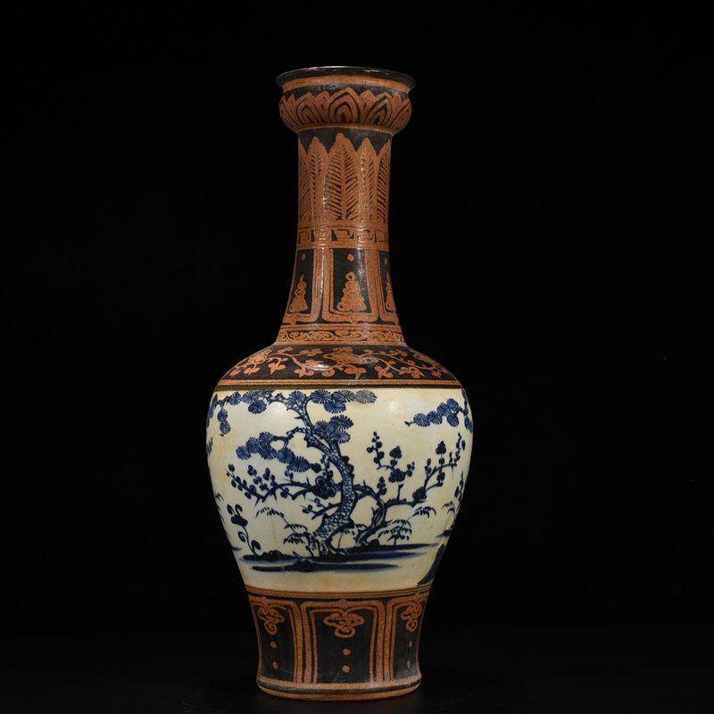 Ming Dynasty blank period blue and white pine bamboo and plum plate mouth bottle