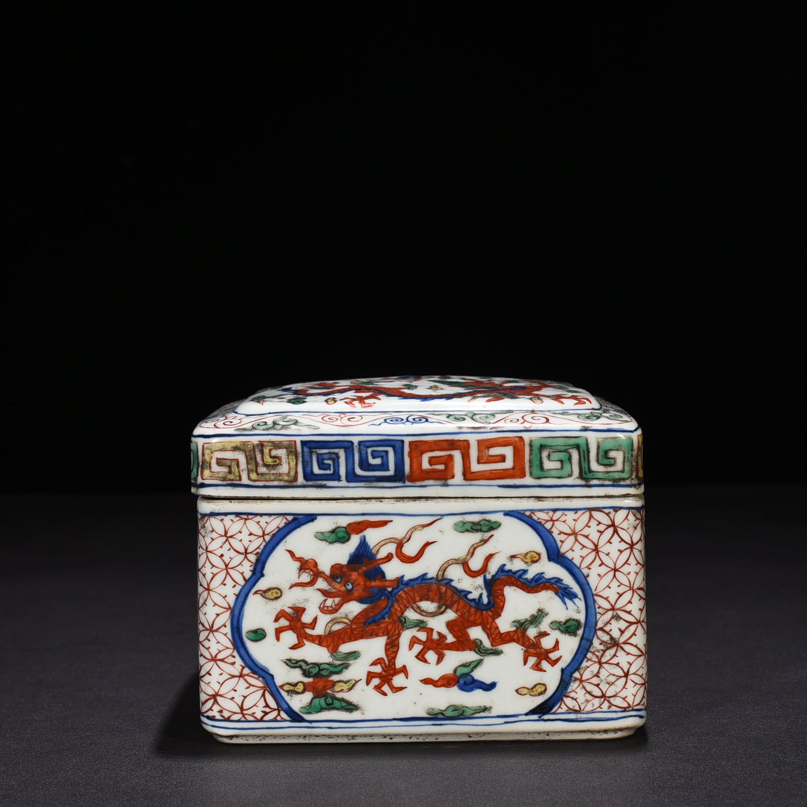 Ming Dynasty Longqing blue and white multicolored dragon square box treasure box