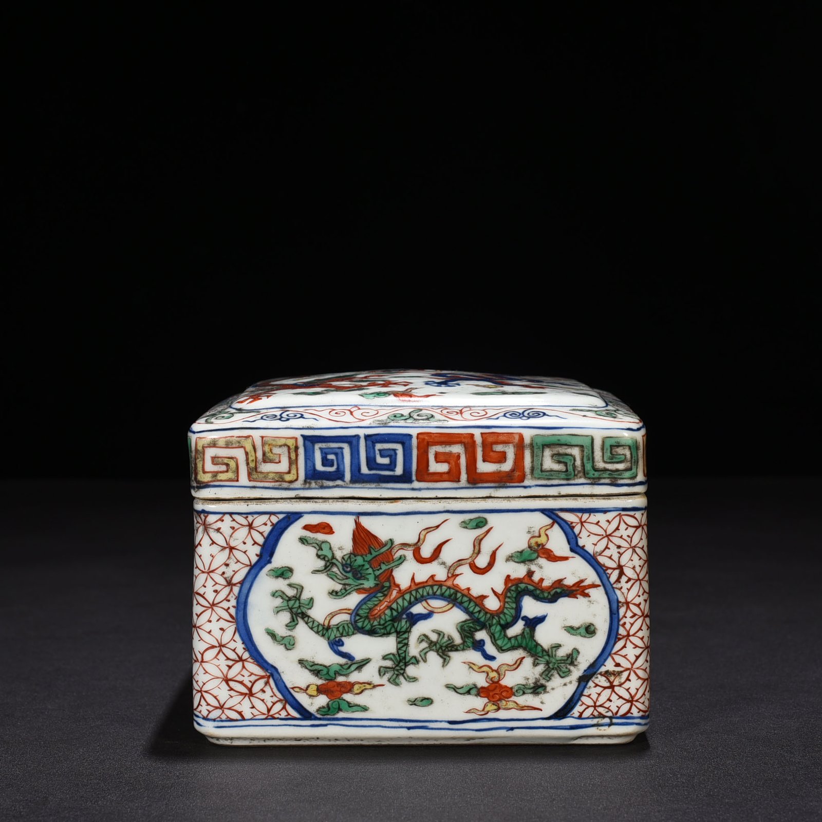 Ming Dynasty Longqing blue and white multicolored dragon square box treasure box