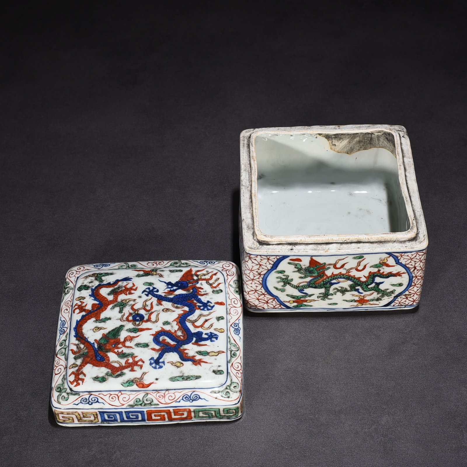 Ming Dynasty Longqing blue and white multicolored dragon square box treasure box