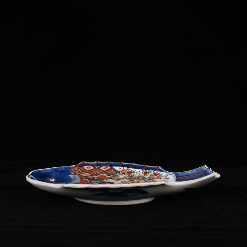 Qing Dynasty Qianlong five-color gold-painted floral Pisces plate