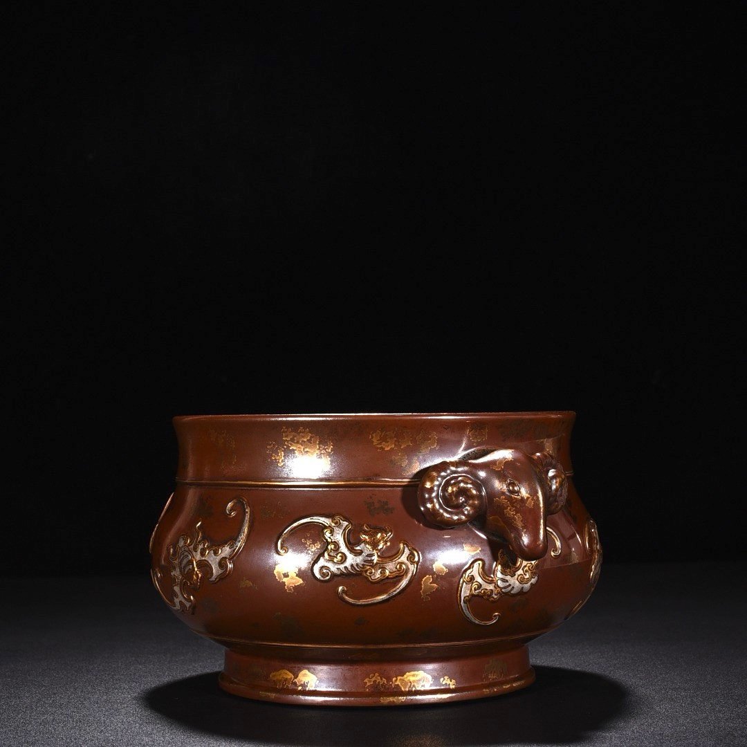 Qing Dynasty Qianlong bronze glaze with gold and silver carvings and nine blessings and sheep’s ears stove