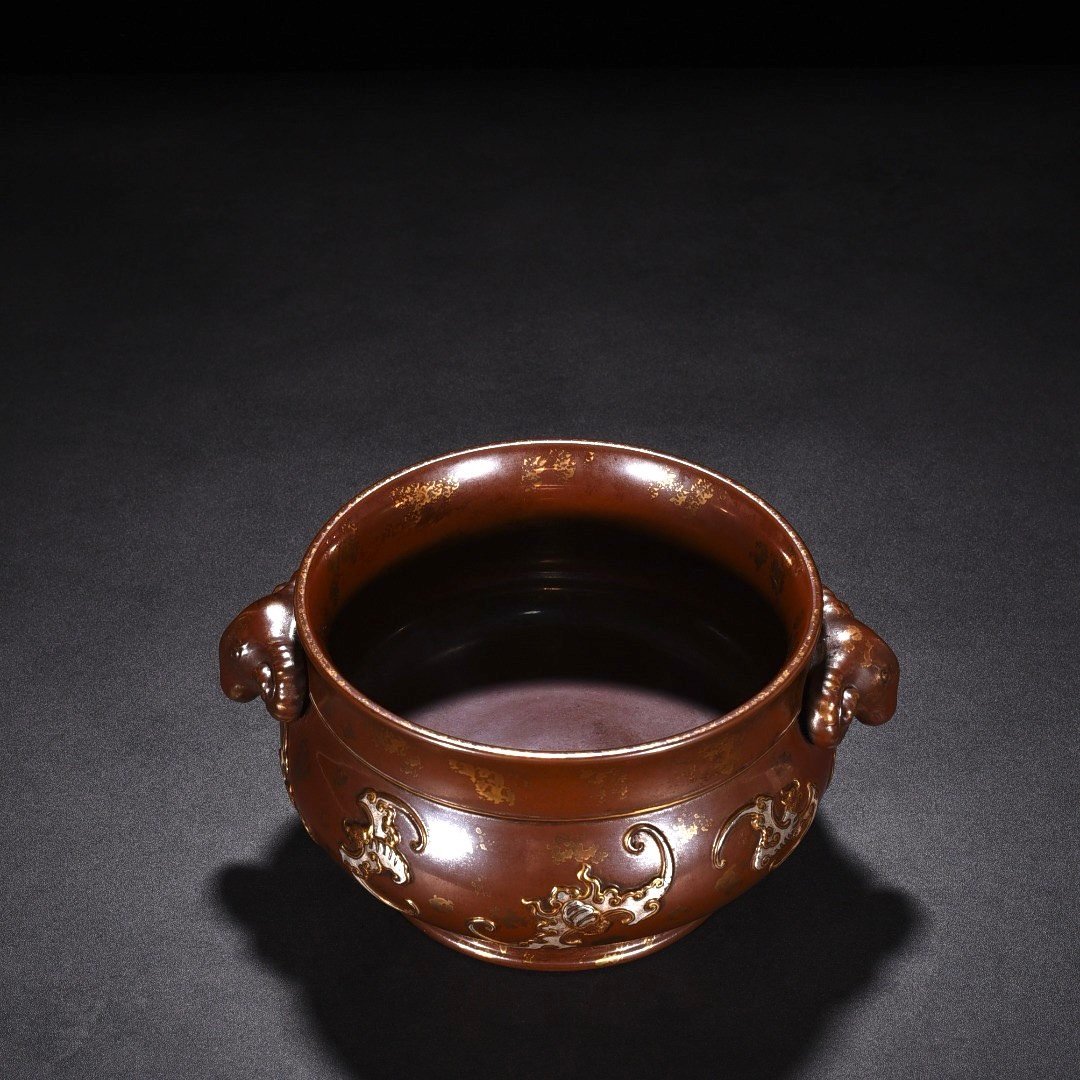 Qing Dynasty Qianlong bronze glaze with gold and silver carvings and nine blessings and sheep’s ears stove