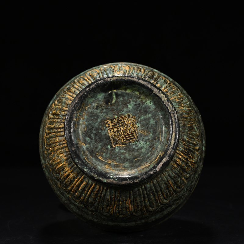 Qing Dynasty Qianlong bronze glaze flower pouring