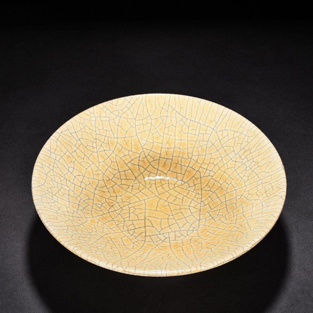 Qing Dynasty Qianlong Ge Kiln beige glazed bamboo hat bowl