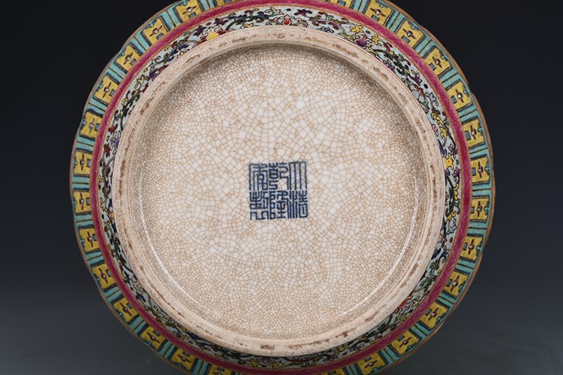 Qing Dynasty Qianlong Ge-glazed pastel flower bird and animal amphorae