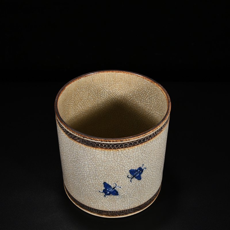 Qing Dynasty Qianlong Ge Glazed Blue and White Flower and Bird Pen Holder
