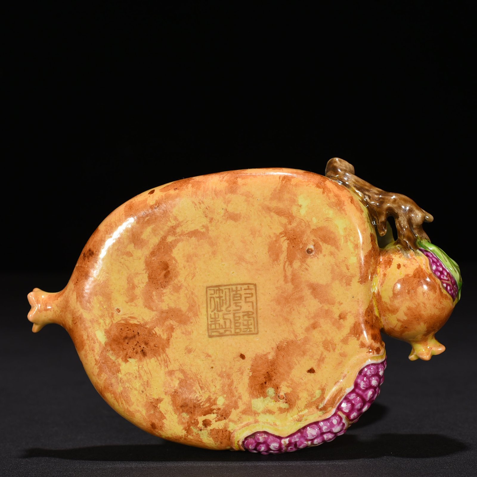 Qing Dynasty Qianlong Tang Ying supervised the production of a bionic multi-seed pomegranate wash