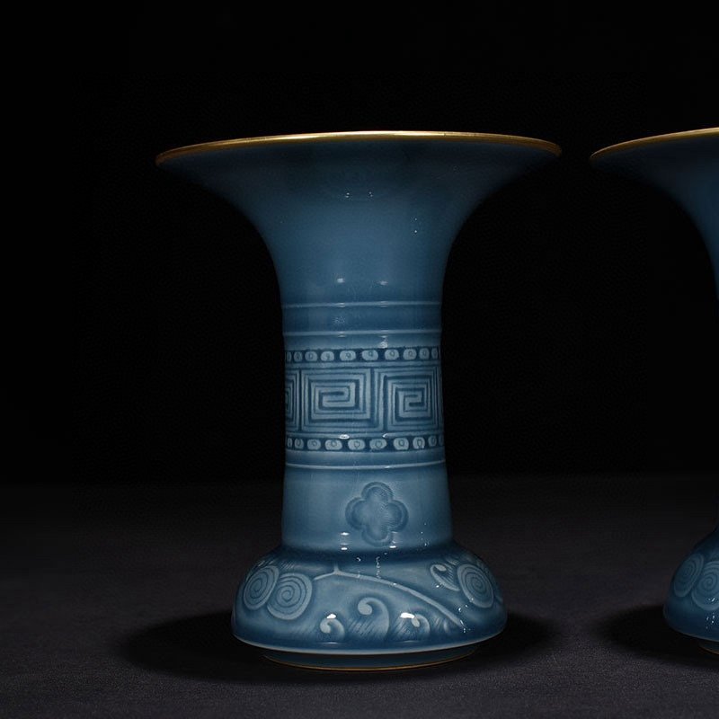 Qing Dynasty Qianlong azure glazed gold-engraved flower vase
