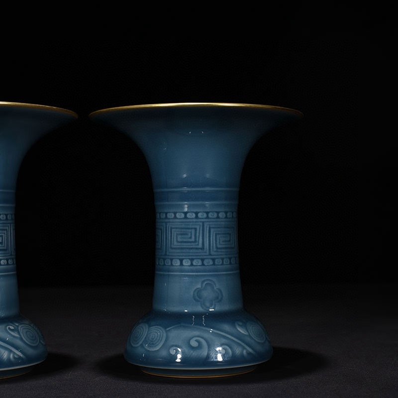 Qing Dynasty Qianlong azure glazed gold-engraved flower vase