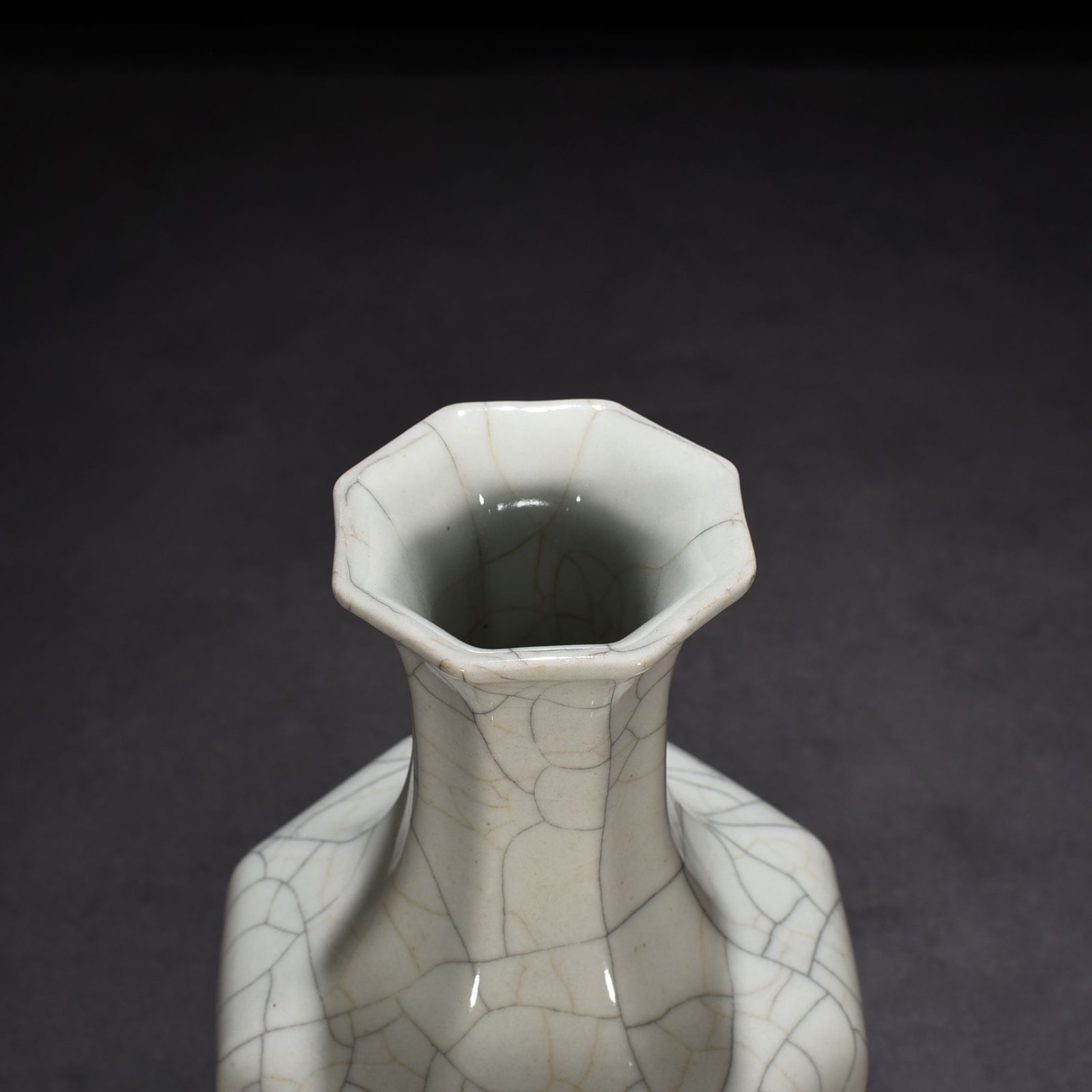 Qing Dynasty Qianlong official kiln vase with Eight Immortals figures