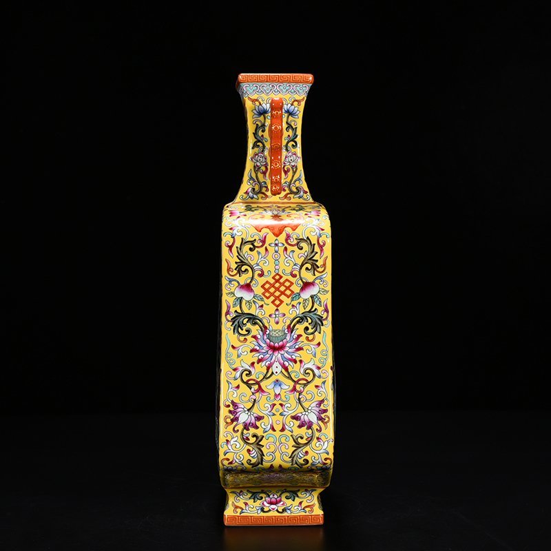 Qing Dynasty Qianlong consecrated pastel figure landscape double-eared flat vase Pipa vase