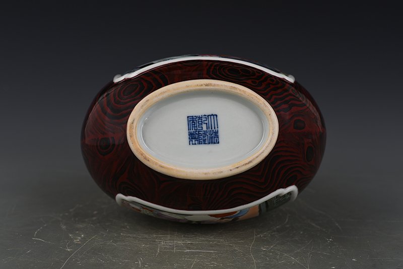 Qing Dynasty Qianlong wood grain glaze consecrated enamel beauty strap gourd vase