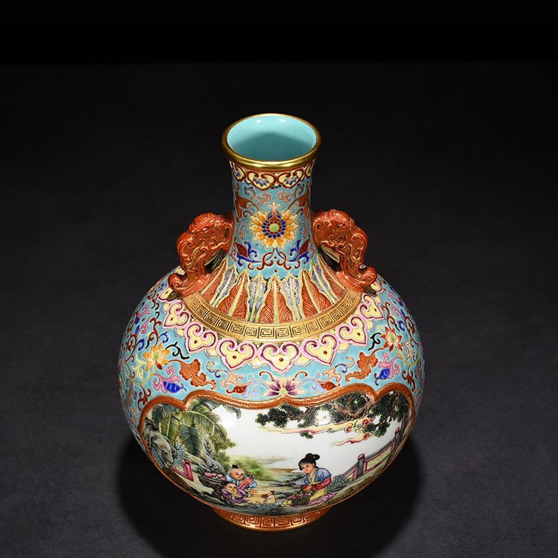 Qing Dynasty Qianlong turquoise green space window enamel beauty strap amphora