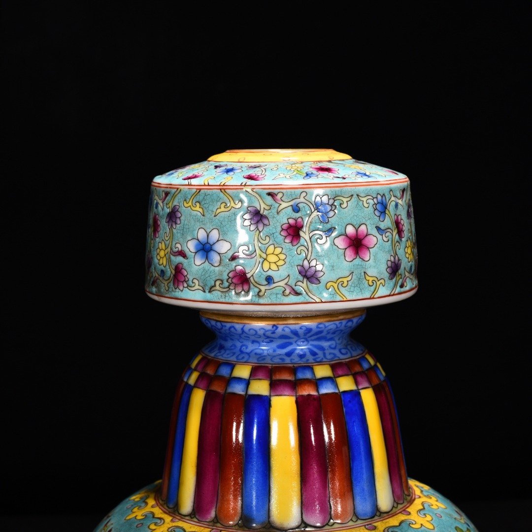 Qing Dynasty Qianlong turquoise green ground enamel colored lotus holder Bianba vase