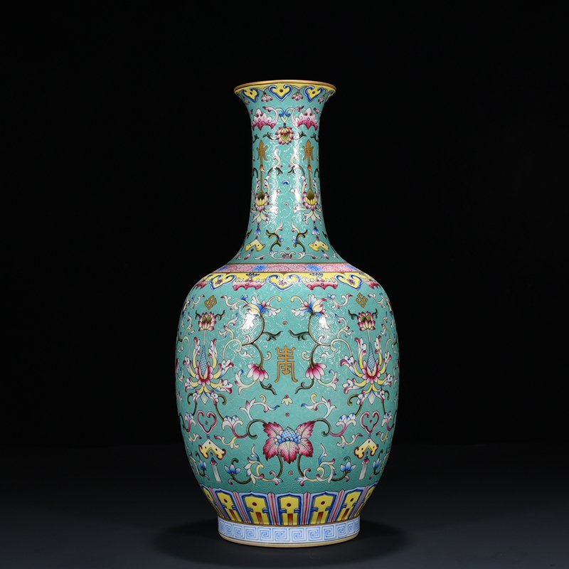 Qing Dynasty Qianlong Turquoise Green Land Rolled Pastel Flower Vase