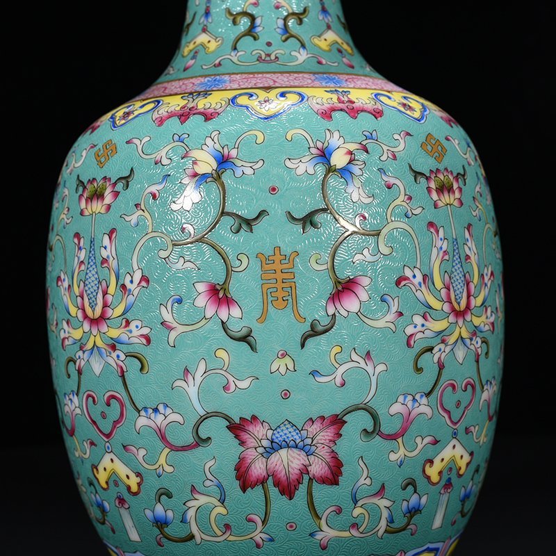 Qing Dynasty Qianlong Turquoise Green Land Rolled Pastel Flower Vase