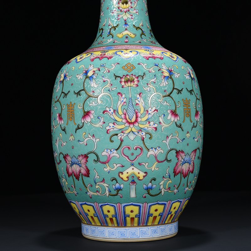 Qing Dynasty Qianlong Turquoise Green Land Rolled Pastel Flower Vase