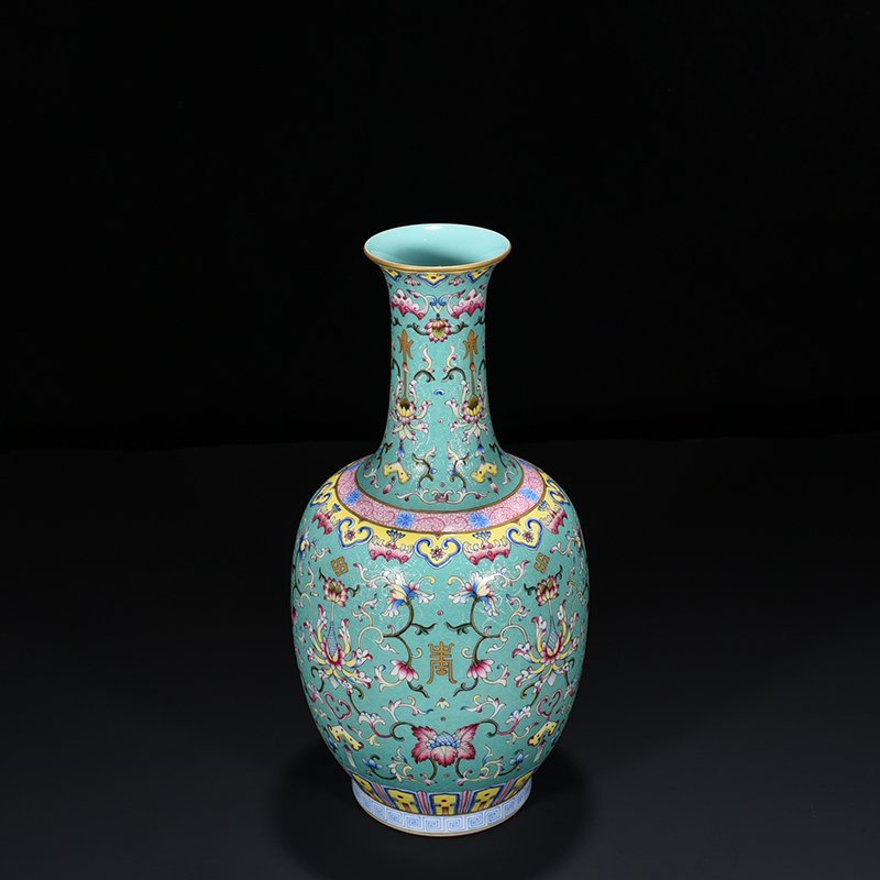 Qing Dynasty Qianlong Turquoise Green Land Rolled Pastel Flower Vase