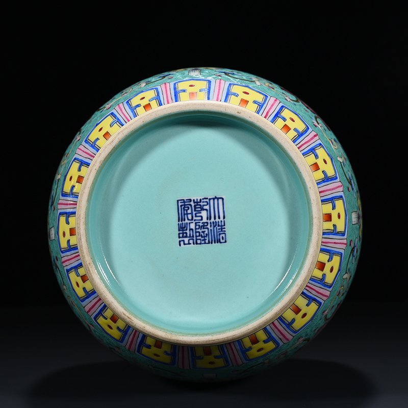 Qing Dynasty Qianlong Turquoise Green Land Rolled Pastel Flower Vase