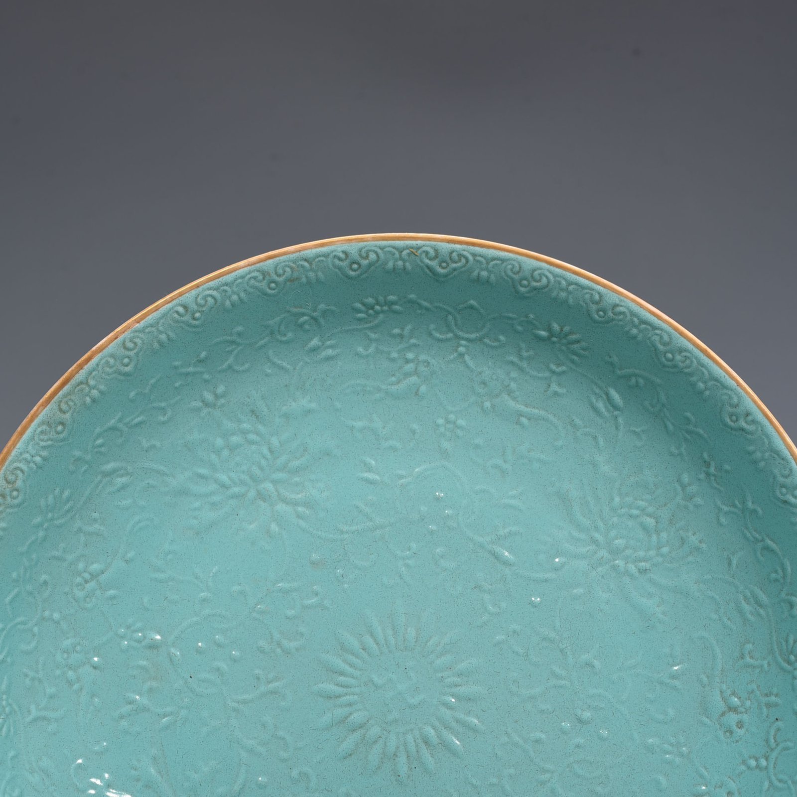 Qing Dynasty Qianlong turquoise green glaze flower plate