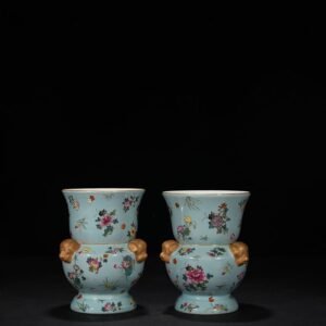 Qing Dynasty Qianlong Coral green field pastel flower vase