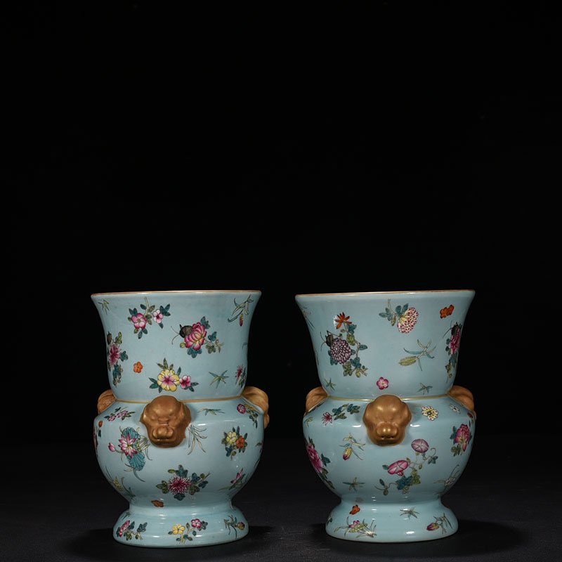 Qing Dynasty Qianlong Coral green field pastel flower vase
