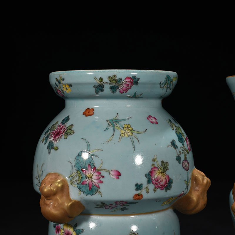 Qing Dynasty Qianlong Coral green field pastel flower vase