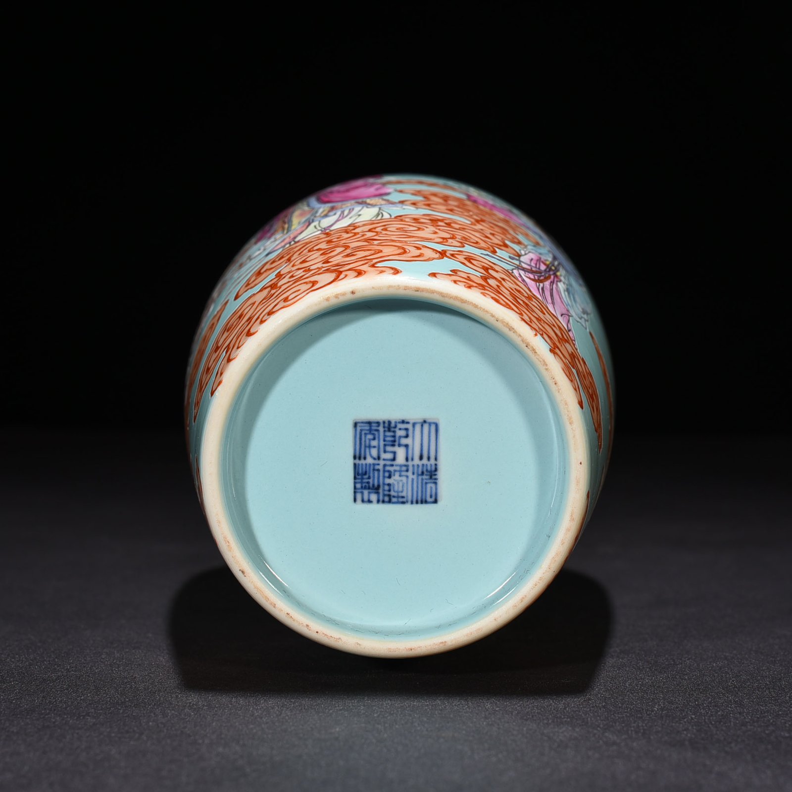 Qing Dynasty Qianlong coral green land pastel Magu character vase