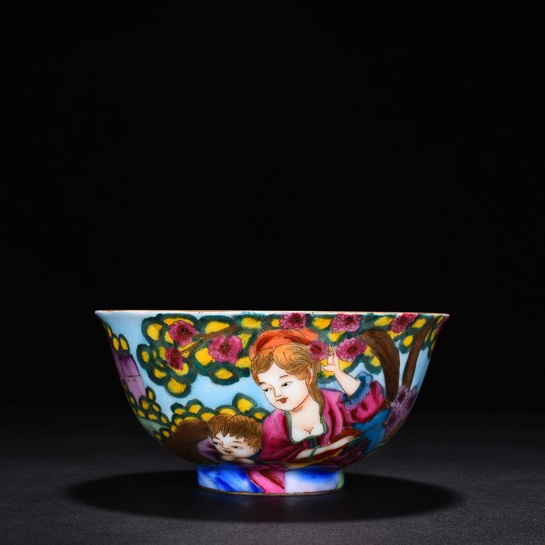 Qing Dynasty Qianlong enamel engraved gold bowl with Western figure