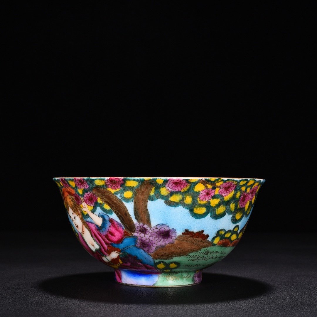 Qing Dynasty Qianlong enamel engraved gold bowl with Western figure