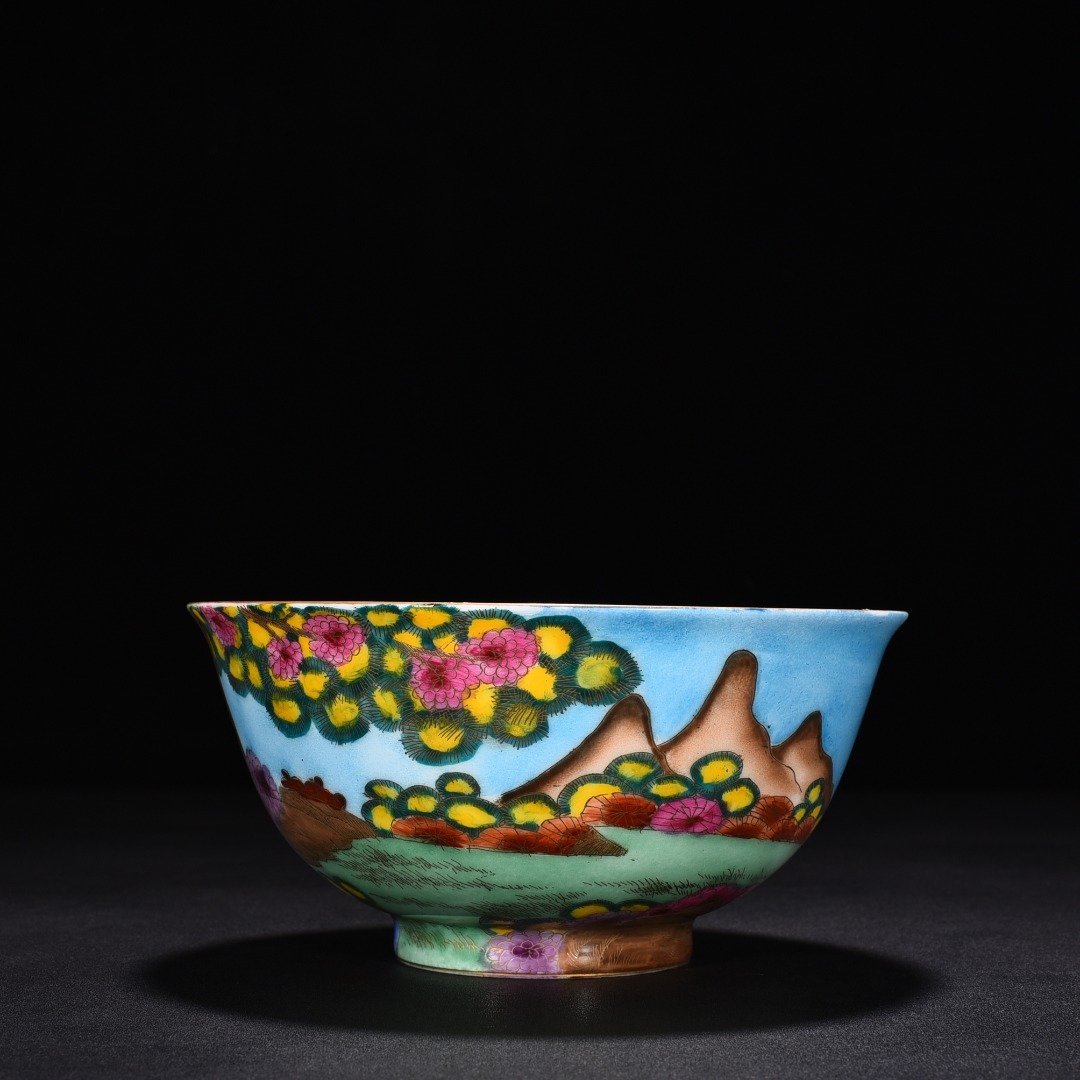 Qing Dynasty Qianlong enamel engraved gold bowl with Western figure
