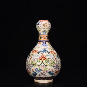 Qing Dynasty Qianlong enamel garlic vase with floral