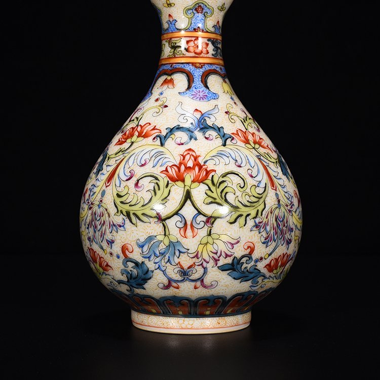 Qing Dynasty Qianlong enamel garlic vase with floral